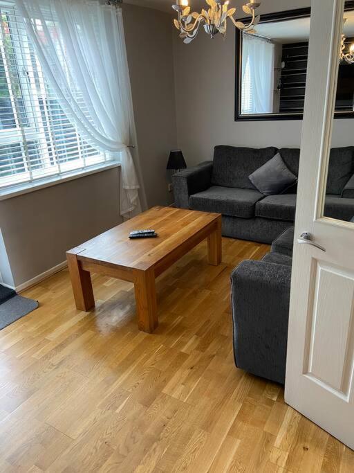 Garland Way 2 Bed House Sheffield Free Parking 5 Min From M1 Villa Mosborough Exterior photo