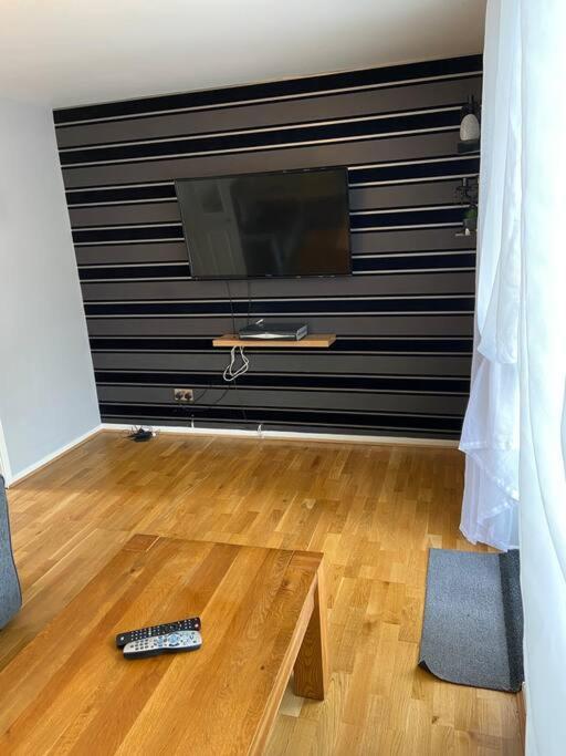 Garland Way 2 Bed House Sheffield Free Parking 5 Min From M1 Villa Mosborough Exterior photo